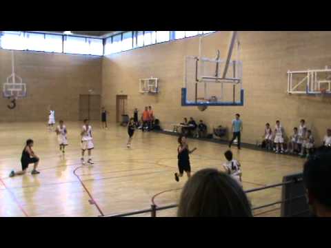 Pilota recuperada i entrada Alex Font al partit Mini Vermell Manresa - Escola Pia. Maig 2012