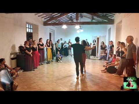 Veronica Calati durante un corso " la donna si allontana e l'uomo si avvicina "