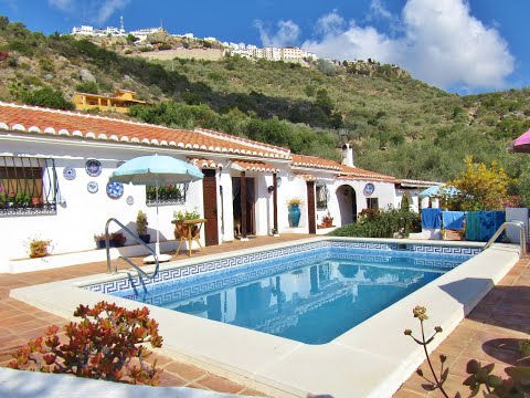 AX1145 Casa de Lofties, Comares - tour of the grounds