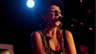 Hiatus Kaiyote - &#39;The World It Softly Lulls&#39; (Live at 3RRR)