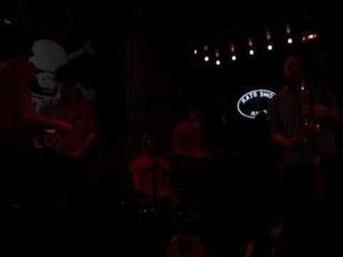 Low Red Center Live at the Parlour