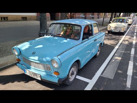 Les Drives a Trabant in Berlin-2022