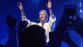 &quot;Who You Say I Am&quot;...Hillsong Worship LIVE ft. Taya Smith...Houston, TX...10/20/18