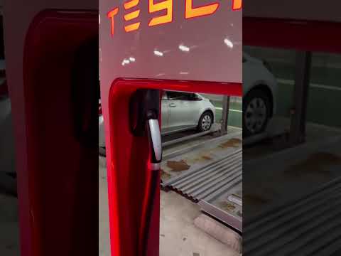 テスラ モデル S: 1 回のバッテリー充電で少なくとも 900 キロメートル持続