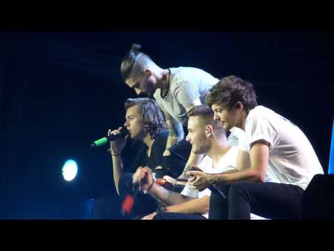 One Direction-Little Things live in Singapore