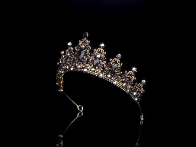 Vídeo relacionado con DRESHOW Tiara Redonda Corona Redonda Completa Reina de Cristal Tiaras Barrocas Diamantes de Imitación Brillantes para Niñas y Mujeres Boda Fiesta de Cumpleaños