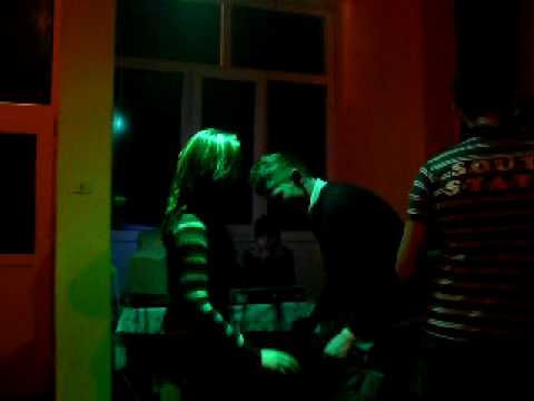 P1030009.MOVpetrecere de anul nou 2010 carasau romi oana