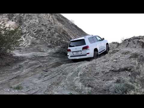 Lexus LX570 off-road - climbing with Crawl Control 4x4 low engaged set at high travel level