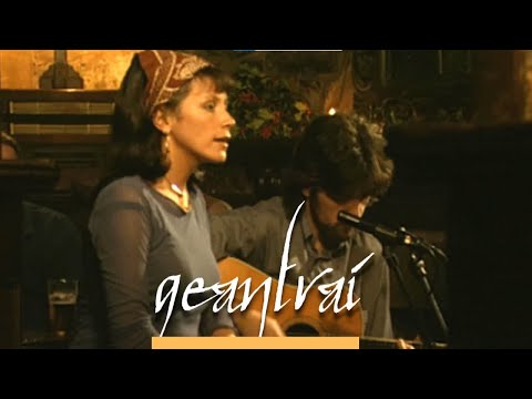 Cathy Jordan & Seamie O'Dowd - Seán Bháin | Geantraí na Nollag 2000 | TG4
