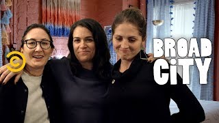 Broad City Set Tour: Abbi Jacobson Shares Her Character’s Ever-Changing Apartment