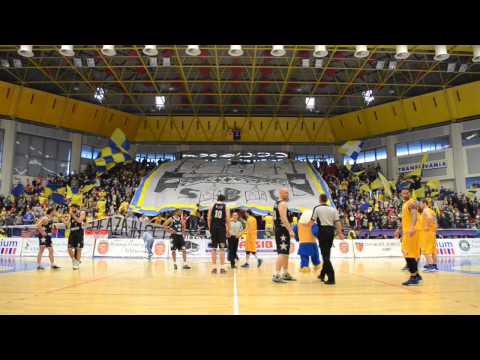 Play-off: CSU Sibiu - U Cluj 77 - 75 - coregrafie suporteri sibieni