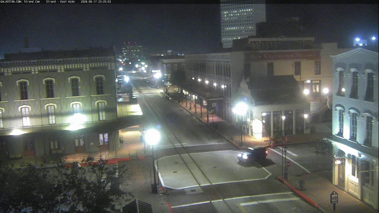 Live webcam view of Galveston Strand & Cruise Port