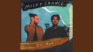 Kadr z teledysku Oh Mama tekst piosenki Milky Chance