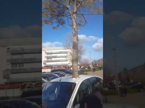 दर्दनाक कार एक्सीडेंट, कैसे हुआ किसी को नहीं मालूम Painful car accident, no one knows how