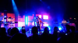 La Roux - Saviour - Live @ Shepherd&#39;s Bush Empire 251109