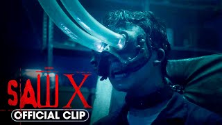Video trailer för Official Clip – 'Eye Vacuum Trap'