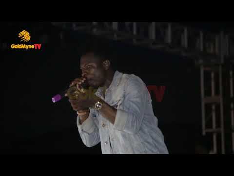 TERRY APALA'S PERFORMANCE AT A TOWN FEST CONCERT