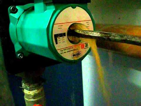 boilerovna C opět cirkulační čerpadlo špína ve vodě