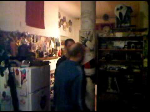 Serata a casa di Iko feat. Carlito - Hano.it - Pessimo video girato da un blackberry :O