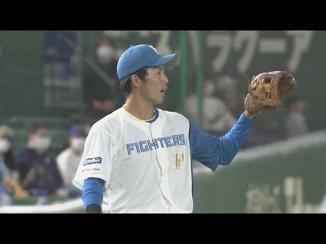 【1回表】いきなり好守!! ファイターズ・谷内亮太が三塁線を破りそうな打球を好捕!!  2022年4月28日 北海道日本ハムファイターズ 対 オリックス・バファローズ