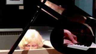 Christina Petrowska Quilico Live Piano Performance: Ann Southam's Fast River #6