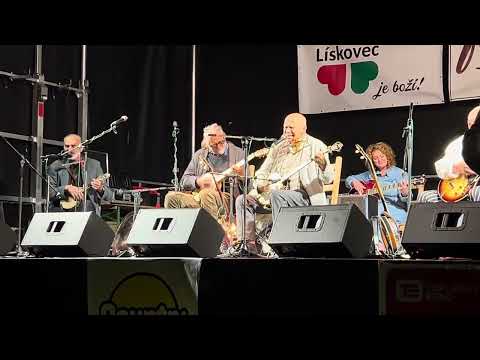 Ivan Mládek a jeho Banjo Band. Brno je zlatá loď a částečně Jožin z bažin