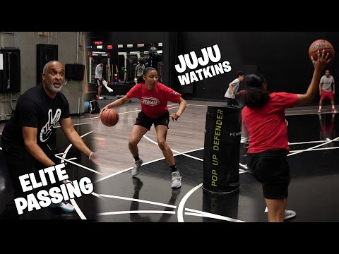 how to make moves and reads with a pass 🔥 #1 Ranked Juju Watkins