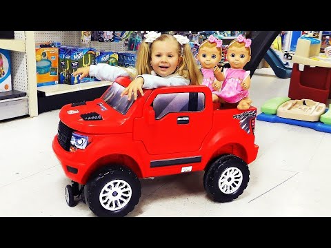 Roma and Diana shop at the supermarket