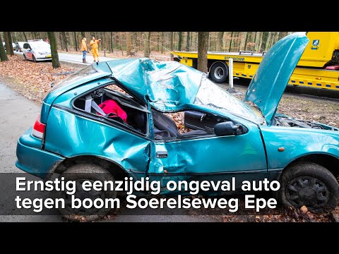 Gewonde bij ernstig ongeval auto tegen boom N795 Soerelseweg Epe - ©StefanVerkerk.nl