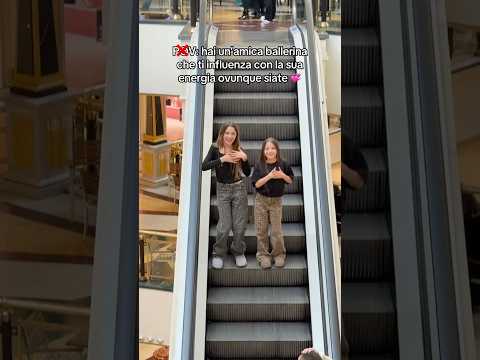 Balleresti insieme a noi davanti a tutto il centro commerciale? 🙈💞