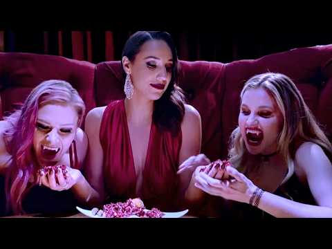 Alice and the Vampire Queen (Thriller) Diner is ready!