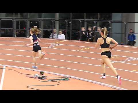 3000 m-es síkfutás U18 női utolsó kör megkezdése