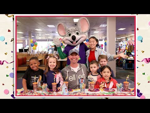 エレンの子供の専門家はチャックEチーズでアンディのためにサプライズパーティーを開く (Ellen’s Kid Experts Throw a Surprise Party for Andy at Chuck E. Cheese)