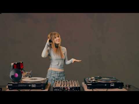 MITMISCHEN INVITES - Tigerhead