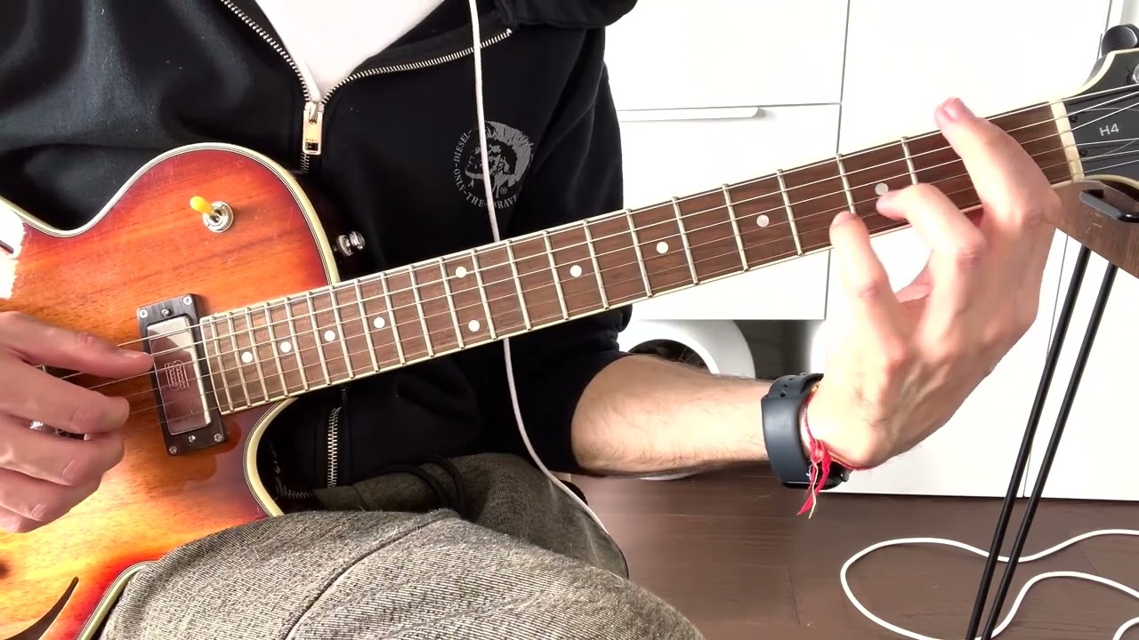 Roberto Barlocci playing an easy fingerstyle arrangement of Circle of Life from The Lion King on guitar