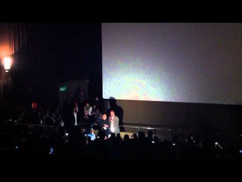 Jim Carrey ao vivo na pré-estréia de "Os Pinguins do Papai" Cine Lagoon - RJ