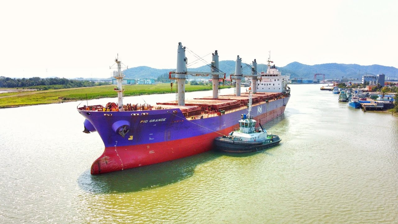 Entrada do navio Pio Grande em Itajaí SC