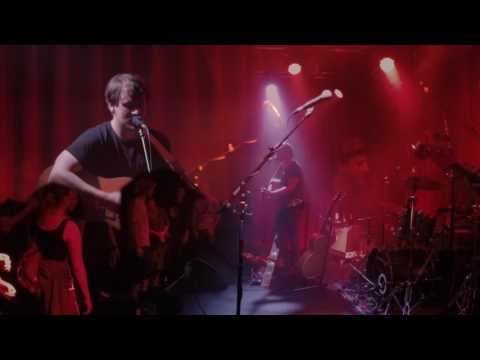 Jon and Roy perform "Little Bit Of Love" live in Berlin