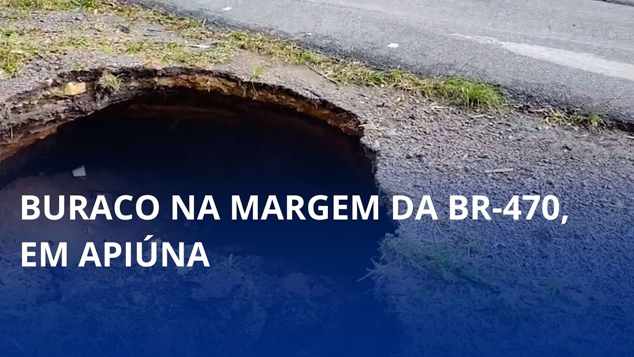 Buraco na margem da BR, em Apiúna