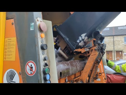 SPARE Swindon's Faun Variopress Bin Lorry Collecting Mixed Flats Recycling!