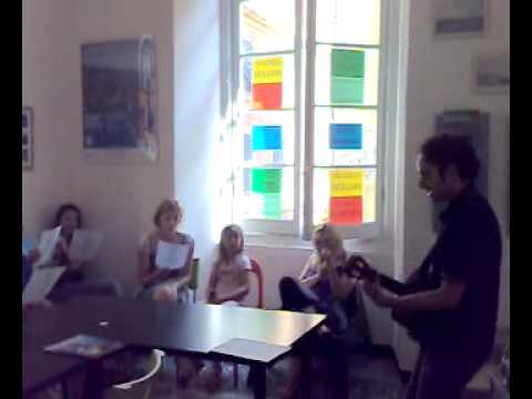 Training the pronounciation while singing famous italian songs