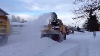 preview picture of video 'Alaskan size snow clean up!!'