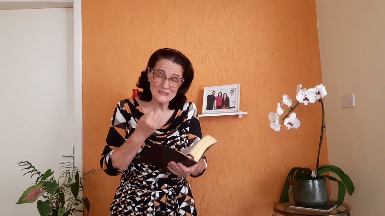 Muro de jaspe e cidade de ouro, a nova Jerusalém, nossa morada eterna. Amém.  Apocalipse 21:18