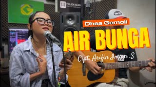 Download lagu AIR BUNGA - RITA SUGIARTO (LIVE COVER DHEA GEMOII) POJOK SUARA VERSI AKUSTIK mp3