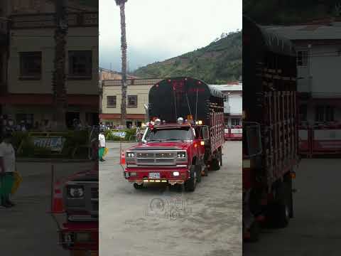 El loco de Caqueza Cundinamarca en esa Doche 300 #camiones #tractomulas