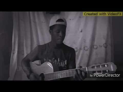 TOOMANI FAIT UN ACCAPÉLA AVEC SA GUITAR