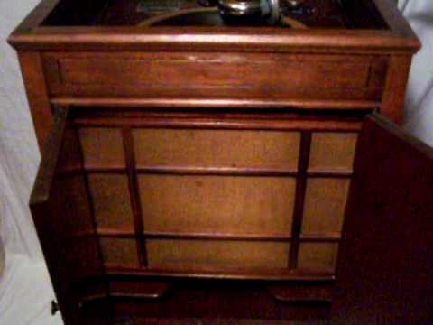 Antique Victor Victrola