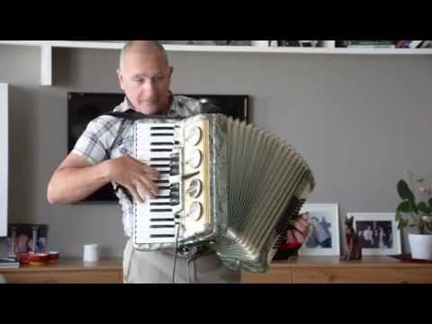 מחרוזת שירי להקות צבאיות עם אקורדיון - מאיר פז