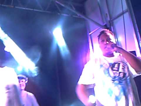 ULTRAMUSICFESTIVAL2010! deekline vs dustin hulton feat sporty O.AVI