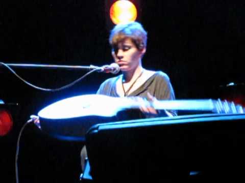 11/15 Kaki King - Playing With Pink Noise (broken string) @ CTE, Estarreja, Portugal (14/04/2012)